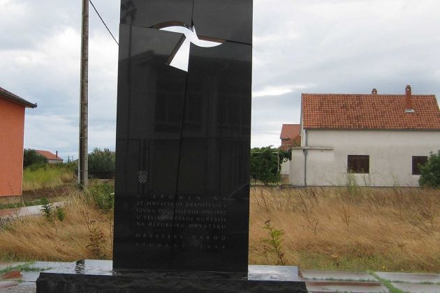 skabrnja spomenik wiki.JPG