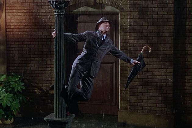 singing in the rain pojmo v dezju.jpg