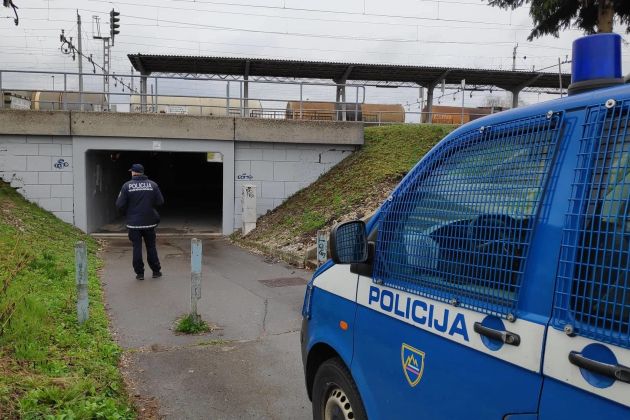 zalog, železniška postaja, policija, sumljiv predmet.jpg