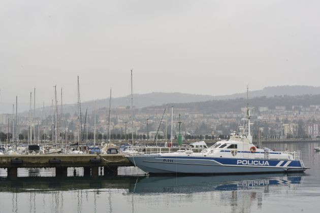 policija coln p-111 piranski zaliv bobo.jpg