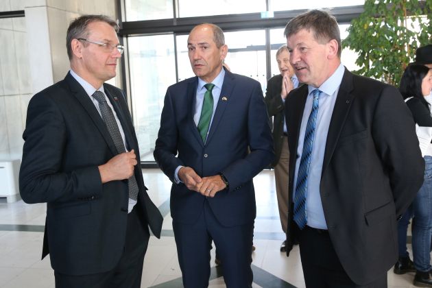 podobnik jansa bogovic-pl.jpg