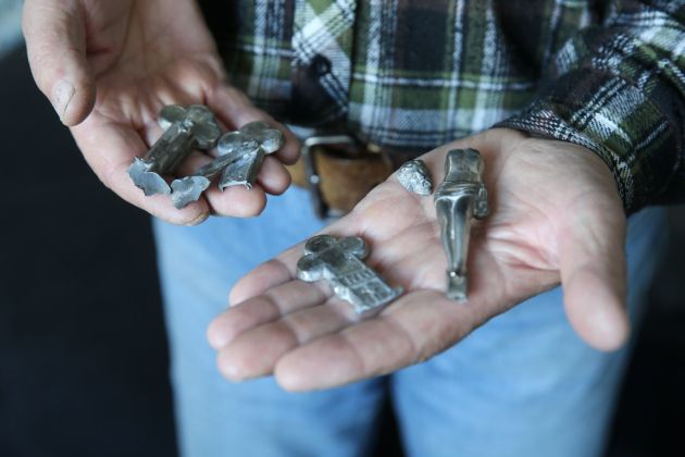 zlomljen kriz migranti pl.jpg