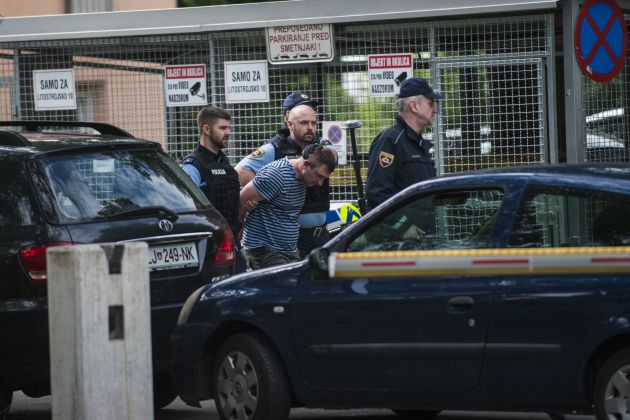 storilec, rop, bencinski servis, litostrojska 2.JPG