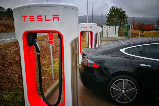 tesla polnilnica ljubljana.jpg