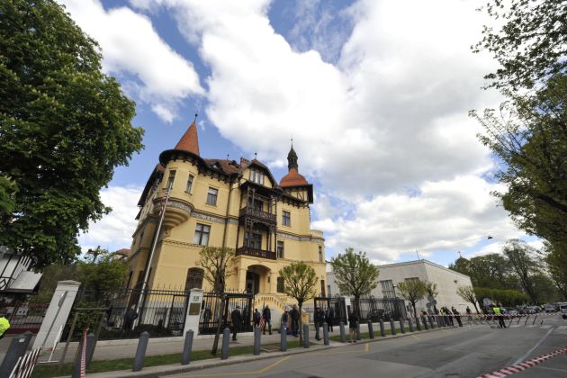 amerisko veleposlanistvo zda bobo.jpg