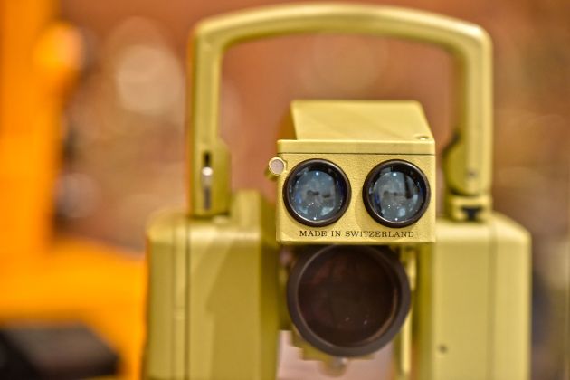 geodetski instrument bobo.jpg