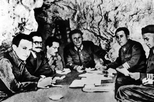 josip broz tito jama vis 1944 pf.jpg