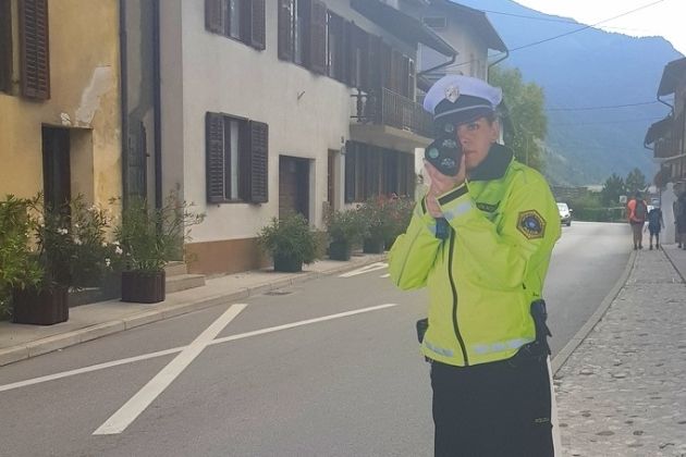 policija silhueta radar 1.jpg