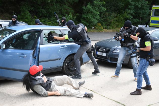 policija nemcija aretacija pf.jpg