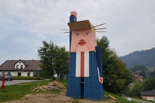 trump sela pri kamniku pl.jpg