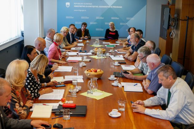 zajv pivec medved kmetje.jpg