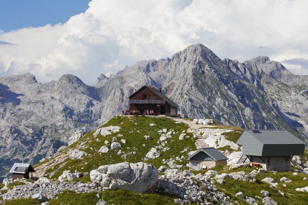 Zasavska koča na Prehodavcih.jpg