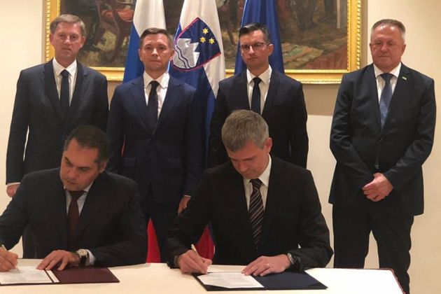 berlocnik podpis sarec pocivalsek vlada sta.jpg