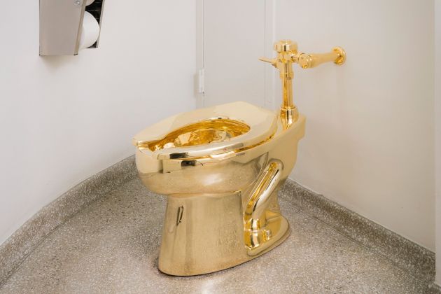 maurizio cattelan straniscna skoljka amerika.jpg