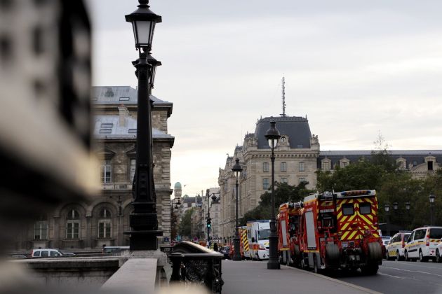pariz, 3. 10. 2019, napad, policijska postaja.jpg