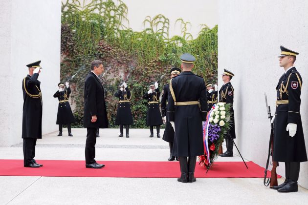 pahor venec spomenik dan mrtvih.jpg