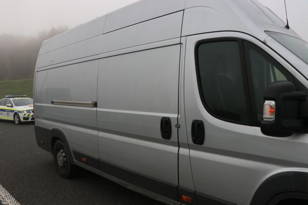 migranti kombi pu nm1.jpg