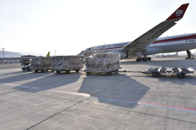 letalo kitajska zascitna oprema maske brnik bobo.jpg