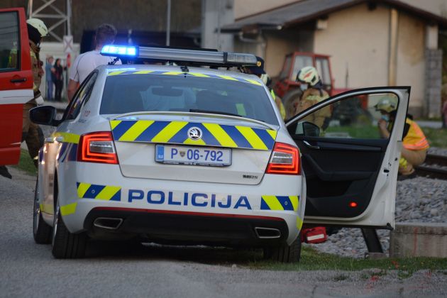 policija avto bobo.JPG