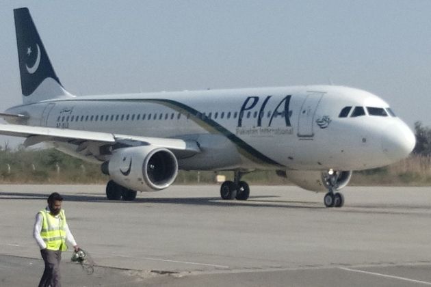 pakistan international airlines airbus a320.jpg