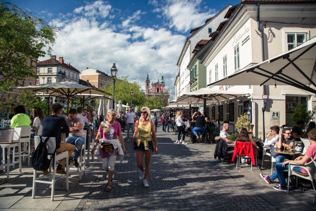 ljubljana, ljudje, petkovškovo nabrežje.jpeg