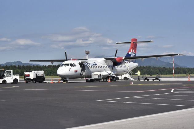 air serbia letalo brnik letalisce bobo.jpg