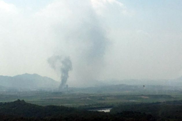 Kaesong, poslopje urada za zveze, severna koreja, južna koreja, razstrelitev