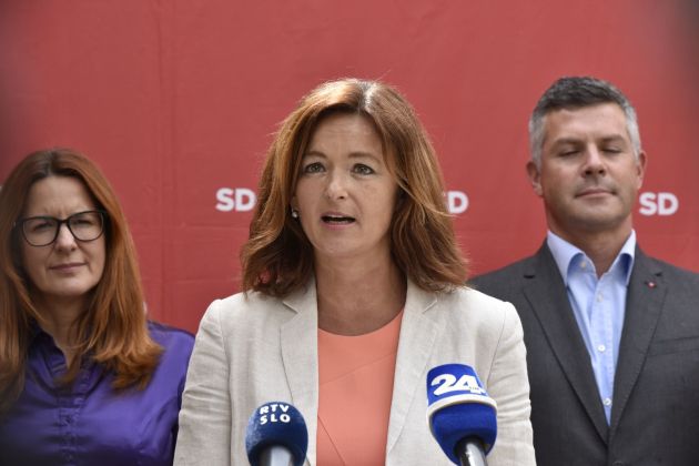 tanja fajon bobo.jpg