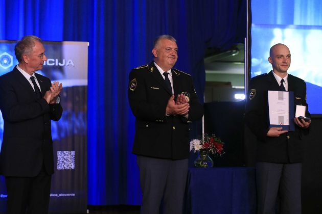 hojs travner policija bobo.JPG