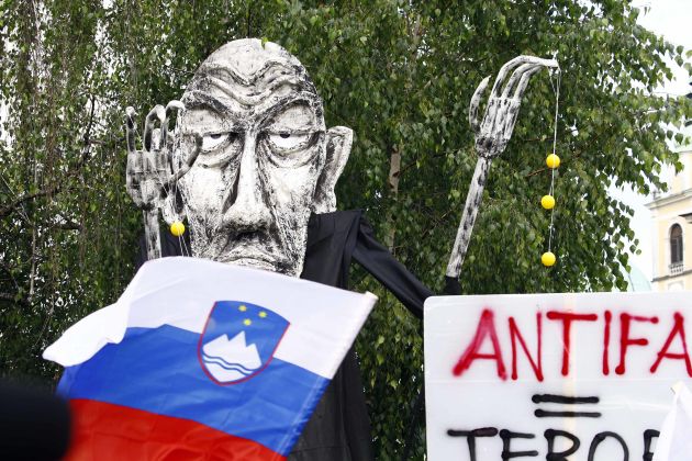 protest rumeni jopici presernov trg bobo.JPG