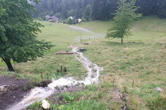 podpeca, meteorna voda