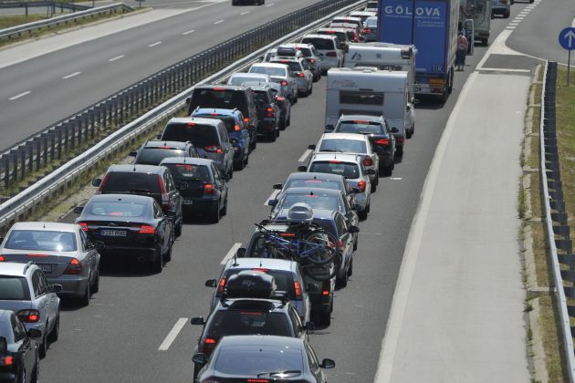 mejni prehod hrvaska kolona gneca zlatolicje.JPG