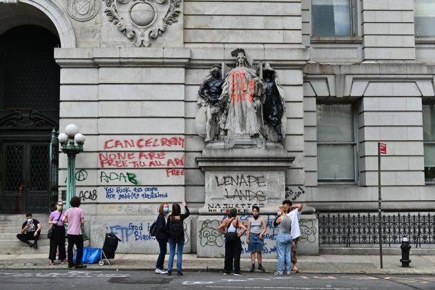 protesti spomeniki zda pf.jpg