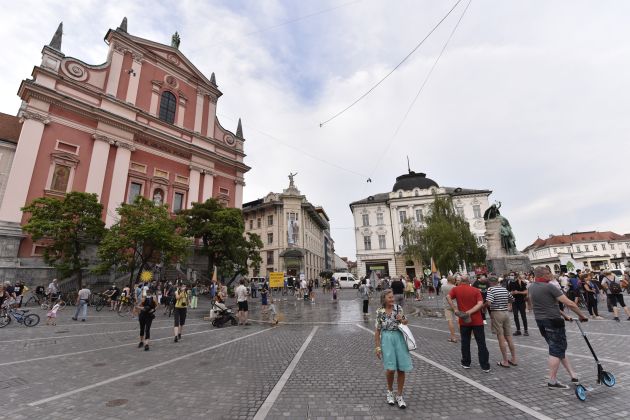 protest ljubljana vlada presernov trg bobo1.jpg