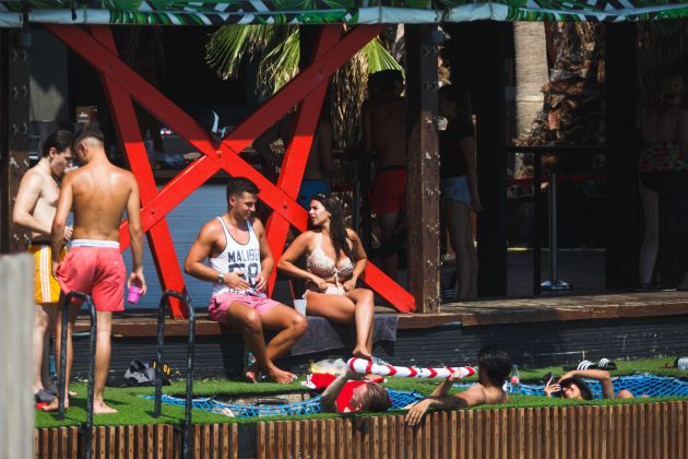 turizem turisti plaza hrvaska zrce novalja pag bobo.jpg