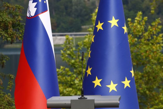 slovenija evropska unija eu zastavi bobo.JPG