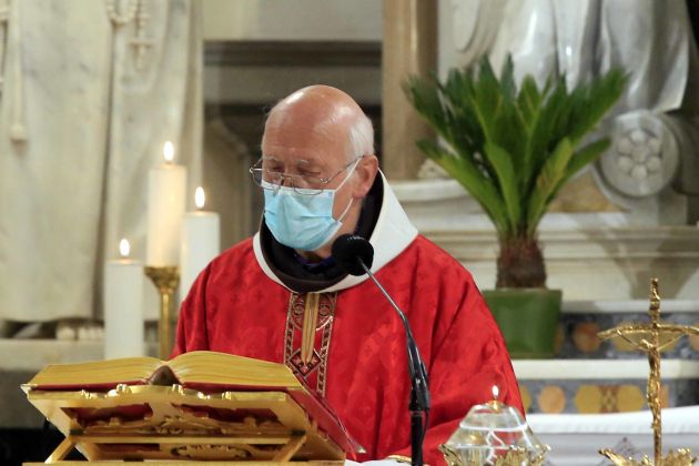 koronavirus cerkev masa.jpg