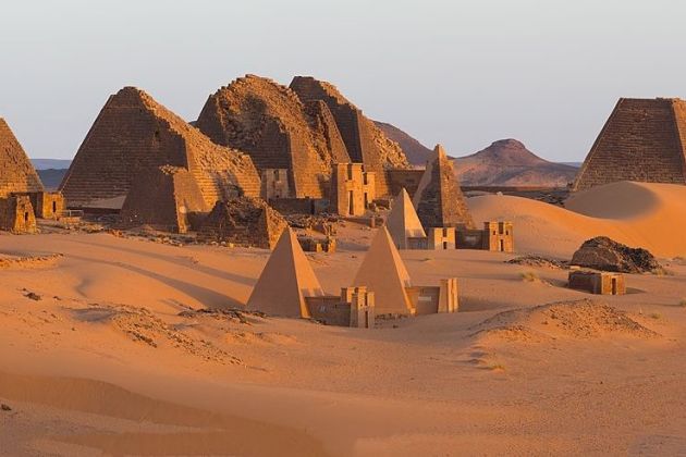 piramide meroe sudan.jpg