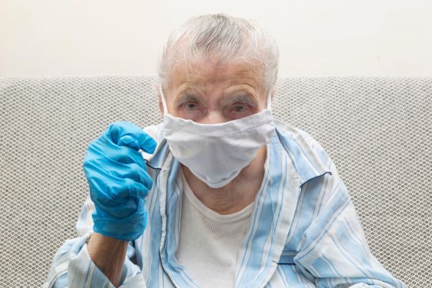 koronavirus, starejša gospa