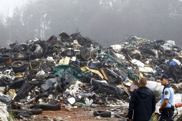 cesta-dveh-cesarjev, deponija, gume, požar, ogenj