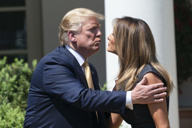 donald trump melania poljub pf.jpg