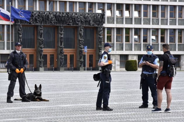 policija parlament dz bobo.jpg