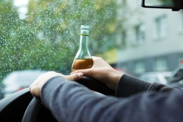 voznik, alkohol, pijan