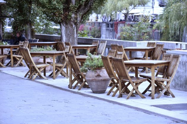 koronavirus, lokal, restavracija, terasa, mize, gostilna