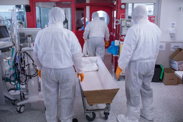 covid koronavirus krsta ukc ljubljana matej povse.JPG