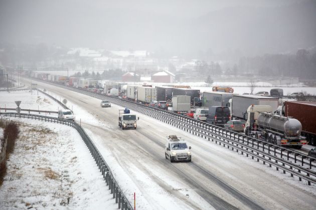 zastoj primorska avtocesta sneg postojna.jpg
