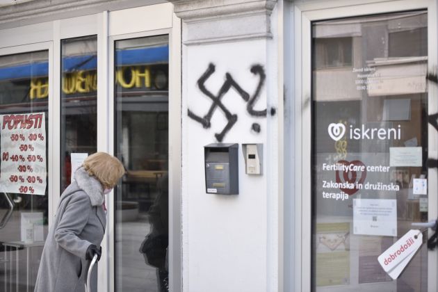 svastika kljukasti kriz iskreni.jpg