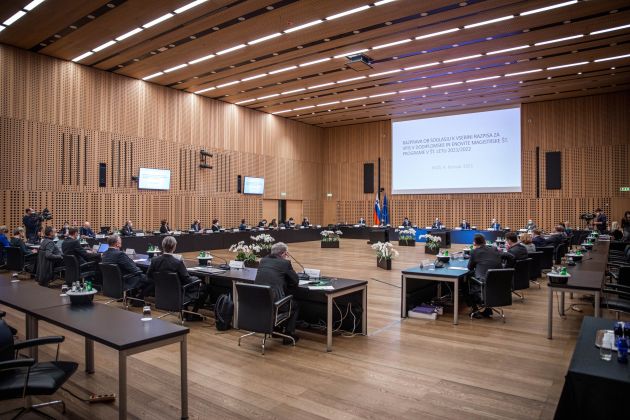 vlada razprava visoko solstvo brdo tw.jpg