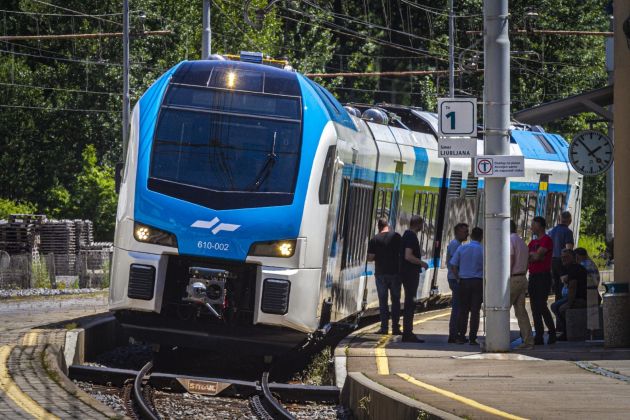 vlak slovenske zeleznice.jpg