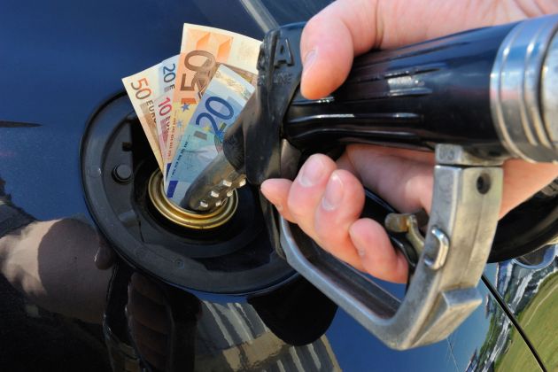 Gorivo, denar, bencin.jpg